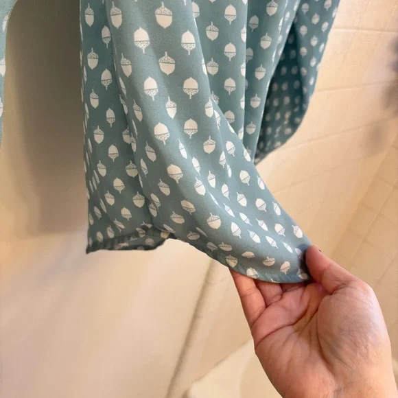 LOFT Blue Acorn Pattern Button Long Sleeves Size Small Cottagecore Grannycore - Picture 9 of 11